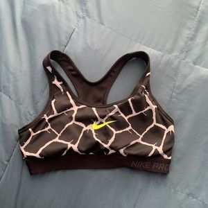Nike pro sports bra